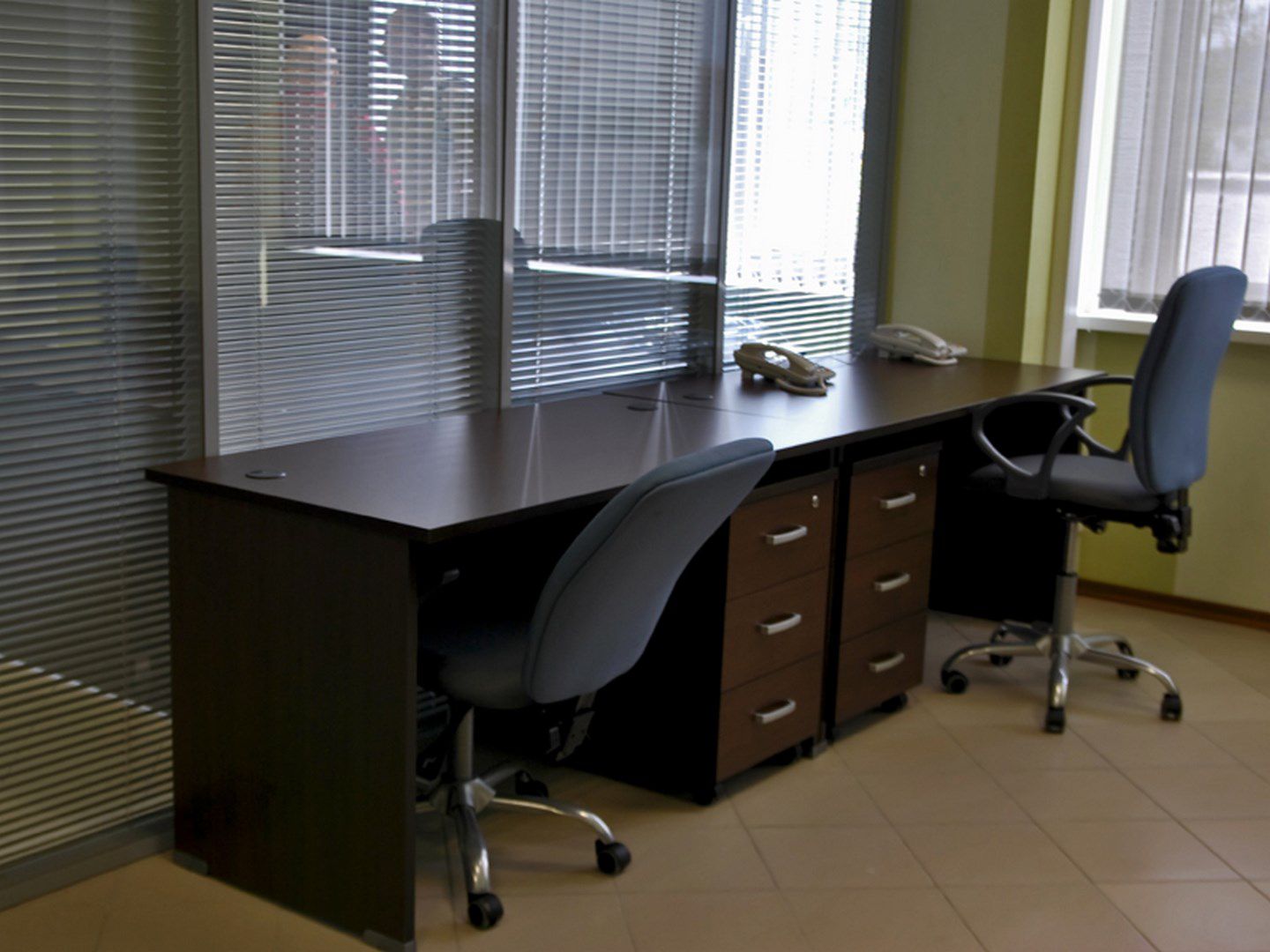 Офисный стол на два рабочих места